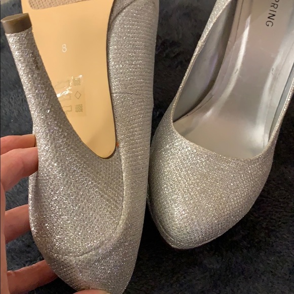 Silver Pumps - Picture 3 of 4